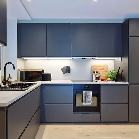 Brand New & High-end 3 Bedrooms 2 Bathrooms برغن