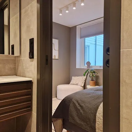 Brand New & High-end 3 Bedrooms 2 Bathrooms بيت للعطل برغن