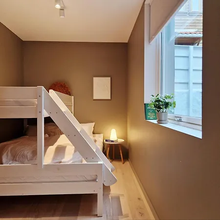 بيت للعطل Brand New & High-end 3 Bedrooms 2 Bathrooms