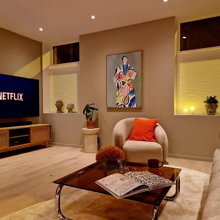 Brand New & High-end 3 Bedrooms 2 Bathrooms بيت للعطل *