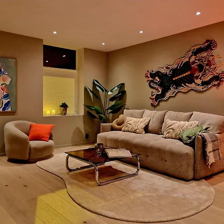 Brand New & High-end 3 Bedrooms 2 Bathrooms بيت للعطل برغن