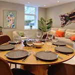 Brand New & High-end 3 Bedrooms 2 Bathrooms