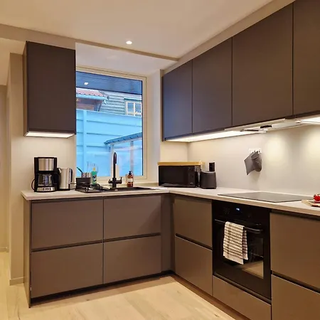 Brand New & High-end 3 Bedrooms 2 Bathrooms * Μπέργκεν