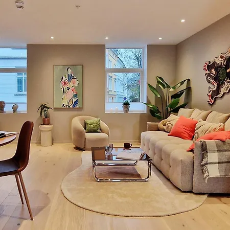 Brand New & High-end 3 Bedrooms 2 Bathrooms Дом отдыха *