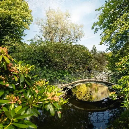 Brand New & High-end 3 Bedrooms 2 Bathrooms Дом отдыха *