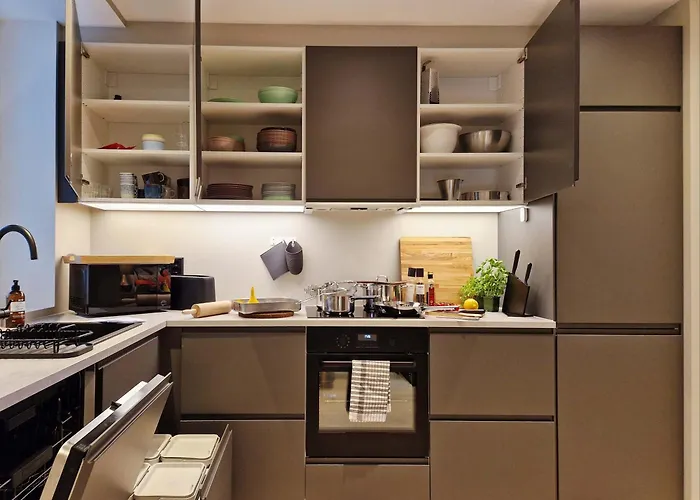 Brand New & High-end 3 Bedrooms 2 Bathrooms Дом отдыха *