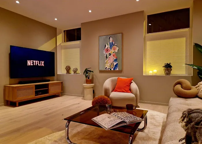 Brand New & High-end 3 Bedrooms 2 Bathrooms Дом отдыха *