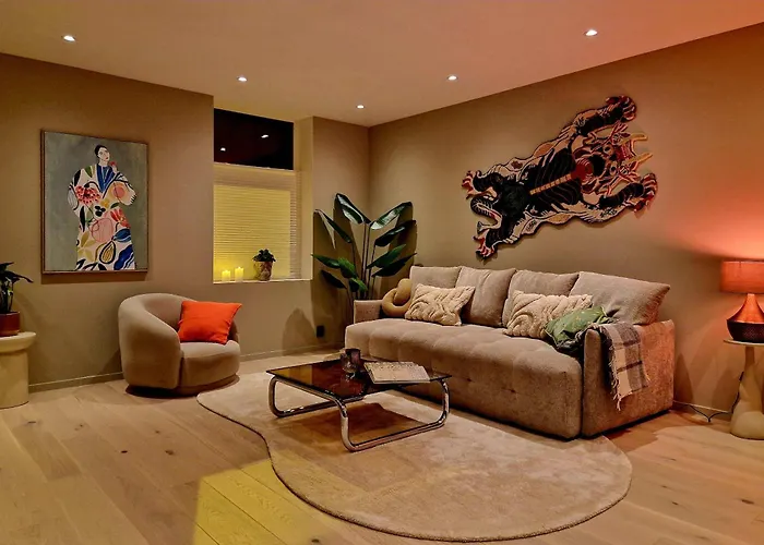 Brand New & High-end 3 Bedrooms 2 Bathrooms Дом отдыха Берген