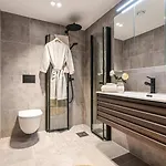 Holiday home Brand New & High-end 3 Bedrooms 2 Bathrooms *
