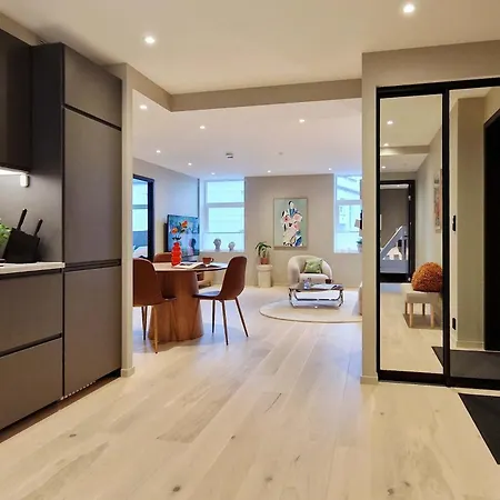 Brand New & High-end 3 Bedrooms 2 Bathrooms Holiday home *